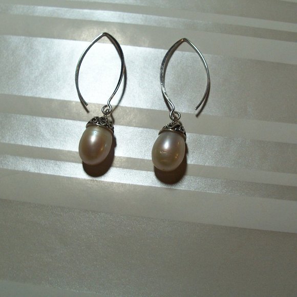 Pearl Dangle Earrings - Picture 3 of 7